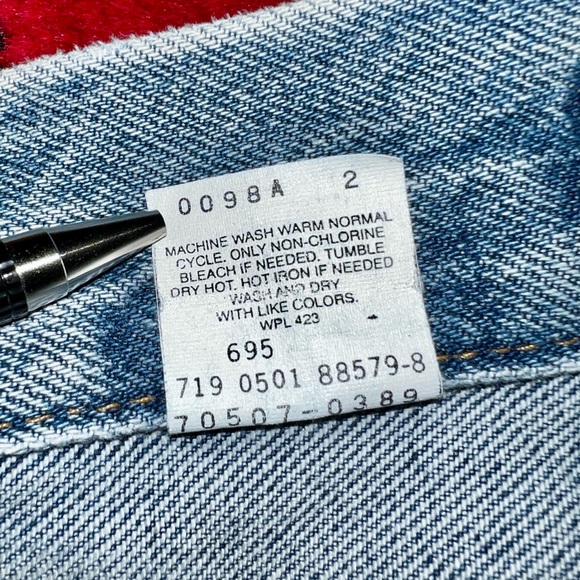 Vintage Men’s Levi’s Denim Trucker Jacket | Medium | Made in the USA 🇺🇸 - Picture 5 of 9